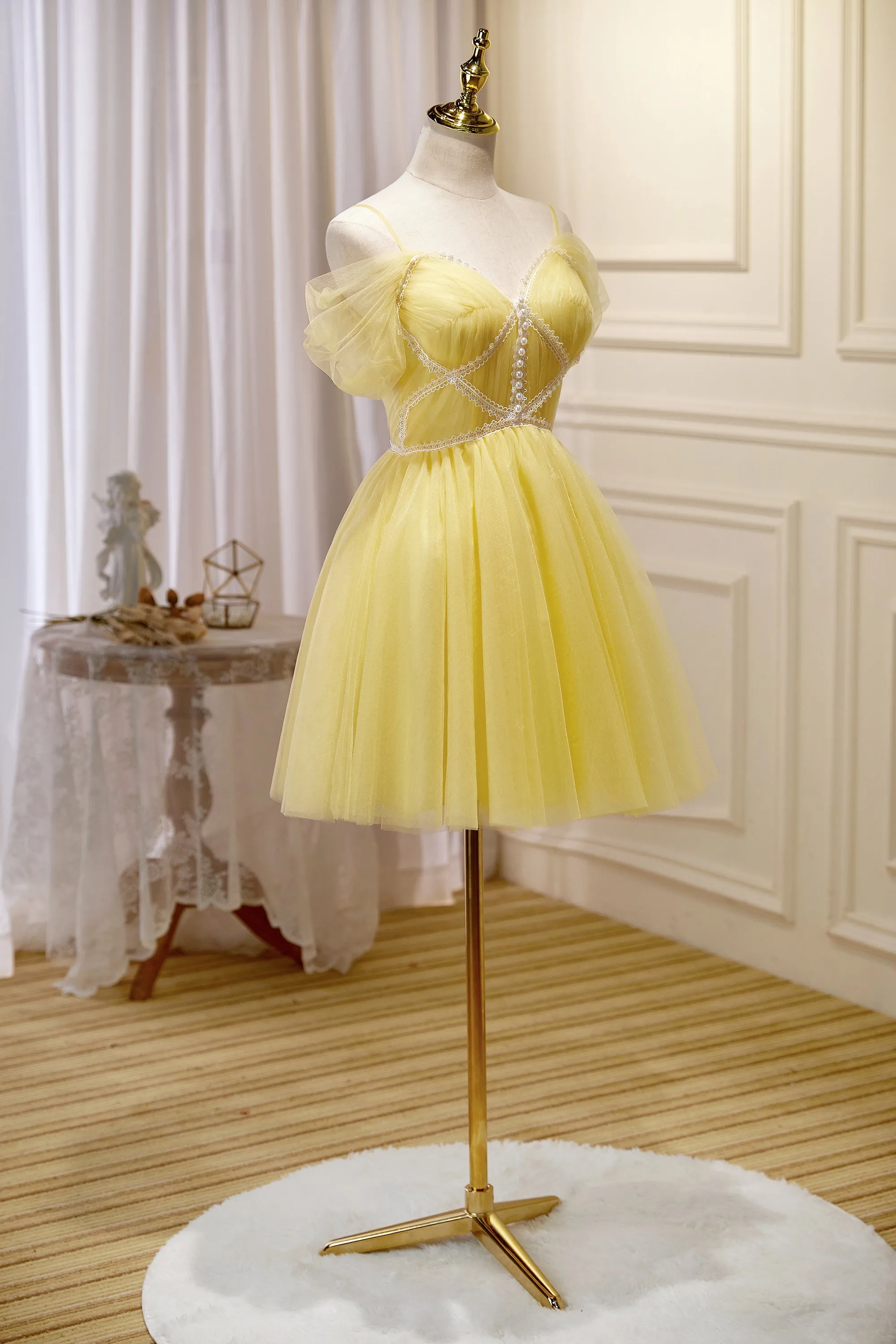 Cute Yellow Spaghetti Straps Off The Shoulder Tulle Short Homecoming Dresses